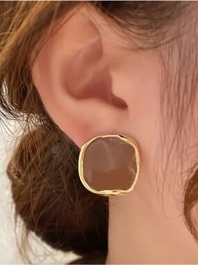 Gold-Trim Brown Square Stud Earrings